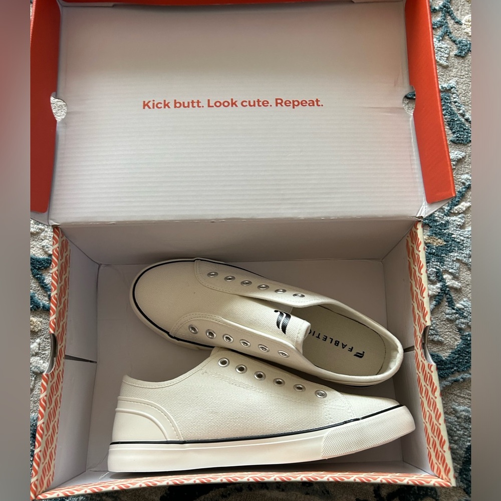 Fabletics white canvas sneakers size 7 never worn